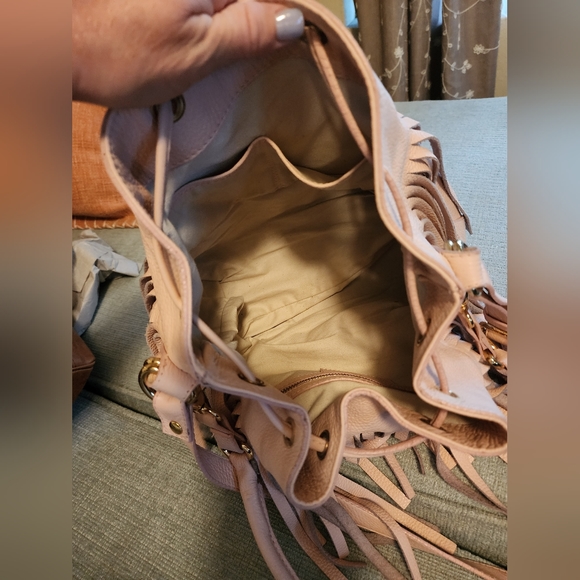 Gently used genuine leather made in Italy bucket bag with fringe - Picture 4 of 4